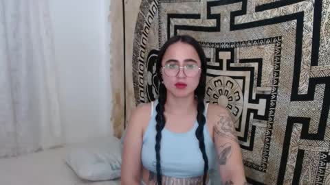 Snapshot of ninakravtz chatting on March 4, 2025, 8:27 pm N I N A online show from March 4, 2025, 8:27 pm