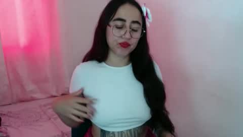 N I N A online show from October 31, 2025, 3:02 pm