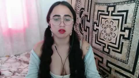 N I N A online show from November 18, 2025, 6:01 pm