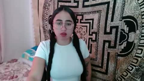 N I N A online show from November 25, 2025, 3:56 pm