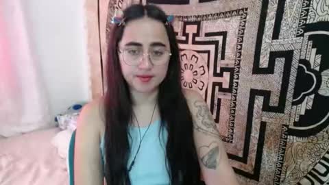 N I N A online show from December 19, 2025, 4:14 pm