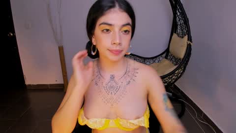 Snapshot of ninamonroee chatting on January 7, 2025, 12:24 am ninamonroee online show from January 7, 2025, 12:24 am