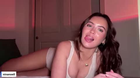 Snapshot of ninanoell chatting on February 19, 2026, 12:39 am Nina online show from February 19, 2026, 12:39 am