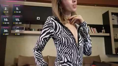 Snapshot of ninanovalicious chatting on November 28, 2025, 8:17 am NinaNovalicious online show from November 28, 2025, 8:17 am