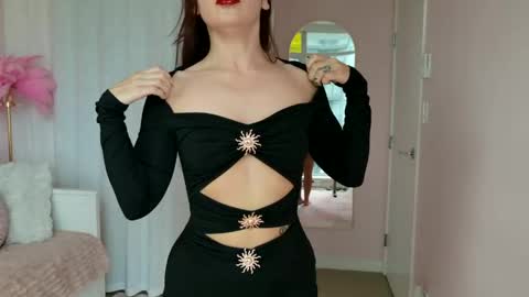 NinaOneil online show from June 6, 2026, 7:40 pm