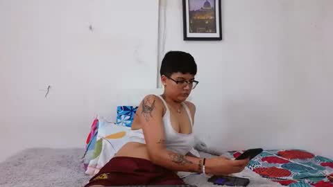 nini_smith online show from April 8, 2026, 5:29 am