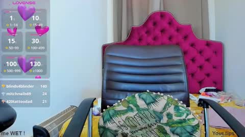 Snapshot of ninna_dee chatting on January 4, 2025, 10:27 am nina dee online show from January 4, 2025, 10:27 am