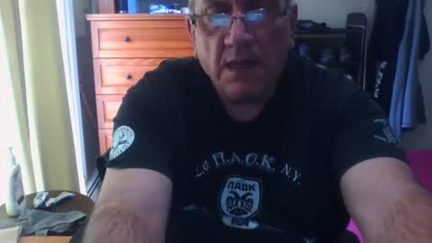 Snapshot of nionios67 chatting on October 15, 2025, 4:18 pm Dennis online show from October 15, 2025, 4:18 pm