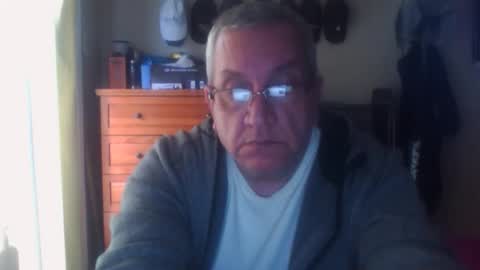 Snapshot of nionios67 chatting on October 31, 2025, 2:40 pm Dennis online show from October 31, 2025, 2:40 pm