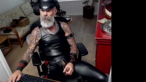 Snapshot of njdbear chatting on April 7, 2026, 7:58 pm Don online show from April 7, 2026, 7:58 pm