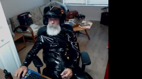 Snapshot of njdbear chatting on June 25, 2026, 9:08 pm Don online show from June 25, 2026, 9:08 pm
