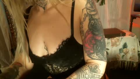 Snapshot of no_facequeen chatting on January 20, 2025, 6:42 am Leah online show from January 20, 2025, 6:42 am