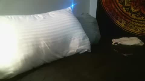 Snapshot of no_facequeen chatting on February 19, 2025, 3:16 pm Leah online show from February 19, 2025, 3:16 pm