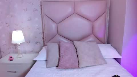   ambarsulliva  online show from November 19, 2025, 11:32 am