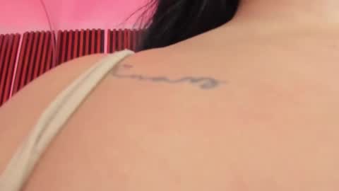 noa_perez9 online show from January 9, 2026, 6:42 pm