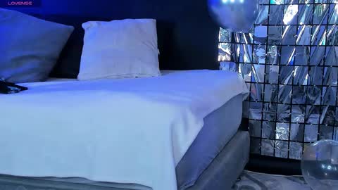 Snapshot of noah25_ chatting on November 18, 2025, 3:45 am Noah online show from November 18, 2025, 3:45 am