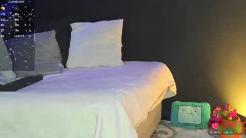 Snapshot of noah25_ chatting on December 14, 2025, 3:23 am Noah online show from December 14, 2025, 3:23 am