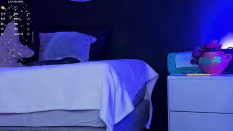 Snapshot of noah25_ chatting on December 18, 2025, 3:23 am Noah online show from December 18, 2025, 3:23 am