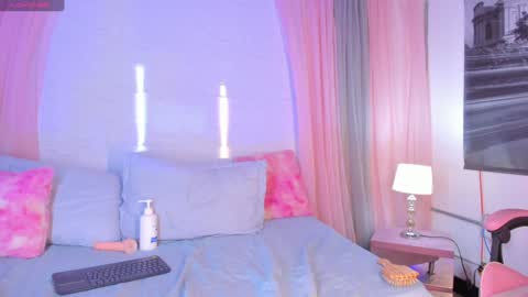 Snapshot of noah_beck42 chatting on February 4, 2025, 1:02 am Sara online show from February 4, 2025, 1:02 am