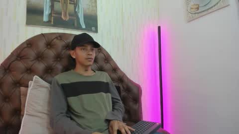 Snapshot of noah_blake0 chatting on September 18, 2025, 2:13 am Noah Blake online show from September 18, 2025, 2:13 am