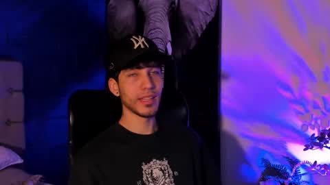 Noah Brigth online show from November 9, 2025, 2:10 am