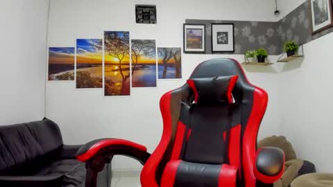 noah_flynn1 online show from October 7, 2025, 6:43 am