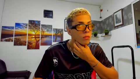 noah_flynn1 online show from November 7, 2025, 4:23 am