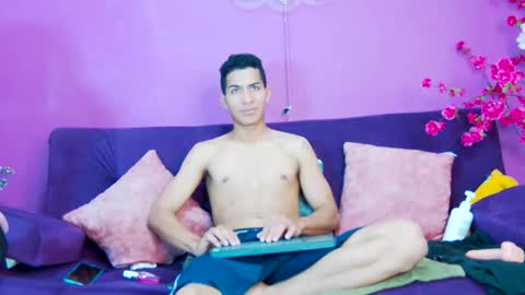 Snapshot of noah_greenhart chatting on February 4, 2026, 3:07 pm Noah online show from February 4, 2026, 3:07 pm