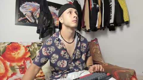 Snapshot of noah_happy07 chatting on November 19, 2025, 8:42 pm Noah online show from November 19, 2025, 8:42 pm