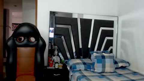 Snapshot of noah_harris01 chatting on February 17, 2026, 12:01 pm Noah Harris01 online show from February 17, 2026, 12:01 pm