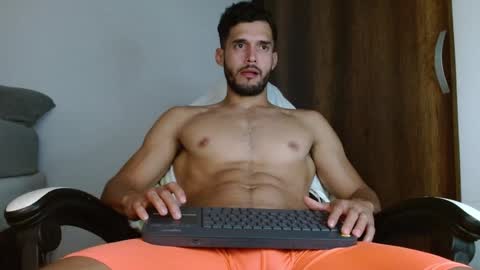 Snapshot of noah_jhonsonn chatting on January 10, 2025, 5:37 am Noah online show from January 10, 2025, 5:37 am