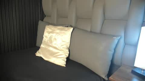 noah_johes online show from May 18, 2026, 1:06 pm