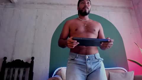 Snapshot of noah_jones__ chatting on February 2, 2025, 5:59 pm Noah online show from February 2, 2025, 5:59 pm