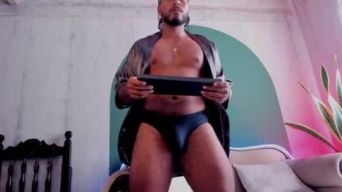 Snapshot of noah_jones__ chatting on February 4, 2025, 6:06 pm Noah online show from February 4, 2025, 6:06 pm