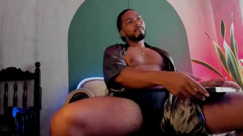 Snapshot of noah_jones__ chatting on February 4, 2025, 10:02 pm Noah online show from February 4, 2025, 10:02 pm