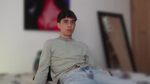 Snapshot of noah_loveboy chatting on December 18, 2024, 3:47 am Noah online show from December 18, 2024, 3:47 am