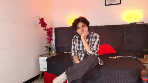 Snapshot of noah_starks chatting on May 20, 2026, 8:04 pm noah_starks online show from May 20, 2026, 8:04 pm