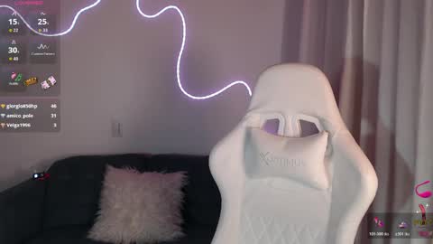noah_white3 online show from May 26, 2026, 11:12 pm