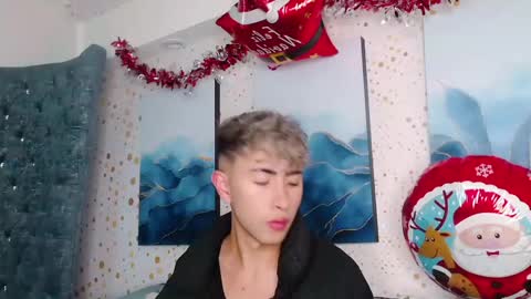 Snapshot of noah_xitruxx chatting on December 23, 2024, 12:19 pm Noah online show from December 23, 2024, 12:19 pm