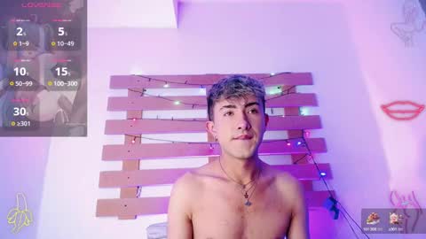Snapshot of noah_xitruxx chatting on January 13, 2025, 3:26 pm Noah online show from January 13, 2025, 3:26 pm