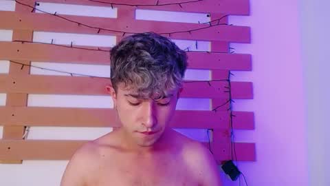 Snapshot of noah_xitruxx chatting on January 14, 2025, 6:38 pm Noah online show from January 14, 2025, 6:38 pm