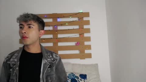 Snapshot of noah_xitruxx chatting on January 15, 2025, 12:36 pm Noah online show from January 15, 2025, 12:36 pm