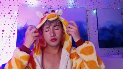 Snapshot of noah_xitruxx chatting on January 23, 2025, 4:04 pm Noah online show from January 23, 2025, 4:04 pm