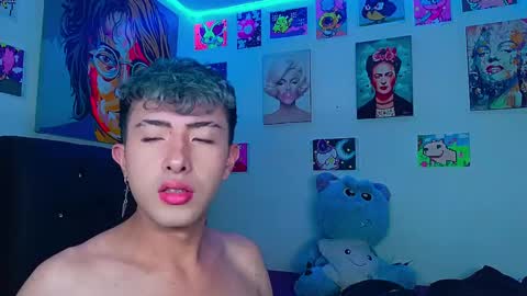 Snapshot of noah_xitruxx chatting on February 3, 2025, 4:25 am Noah online show from February 3, 2025, 4:25 am