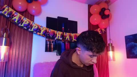 Snapshot of noah_xitruxx chatting on October 8, 2025, 3:04 am Noah online show from October 8, 2025, 3:04 am