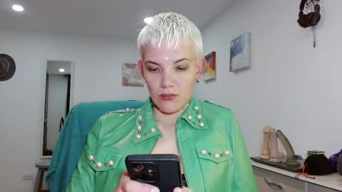 Snapshot of noahakeew chatting on February 16, 2026, 5:03 am Noah online show from February 16, 2026, 5:03 am