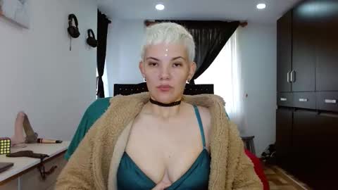 Snapshot of noahakeew chatting on February 17, 2026, 6:03 pm Noah online show from February 17, 2026, 6:03 pm