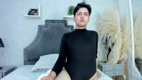 Snapshot of noahwolff_ chatting on February 3, 2026, 5:05 am Noah online show from February 3, 2026, 5:05 am