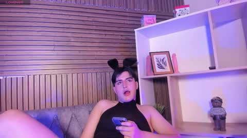 Snapshot of noahwolff_ chatting on February 11, 2026, 5:34 am Noah online show from February 11, 2026, 5:34 am