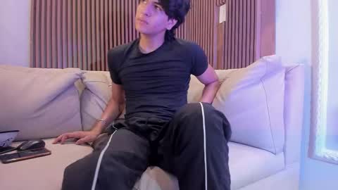 noahx_valko online show from December 14, 2025, 2:44 pm